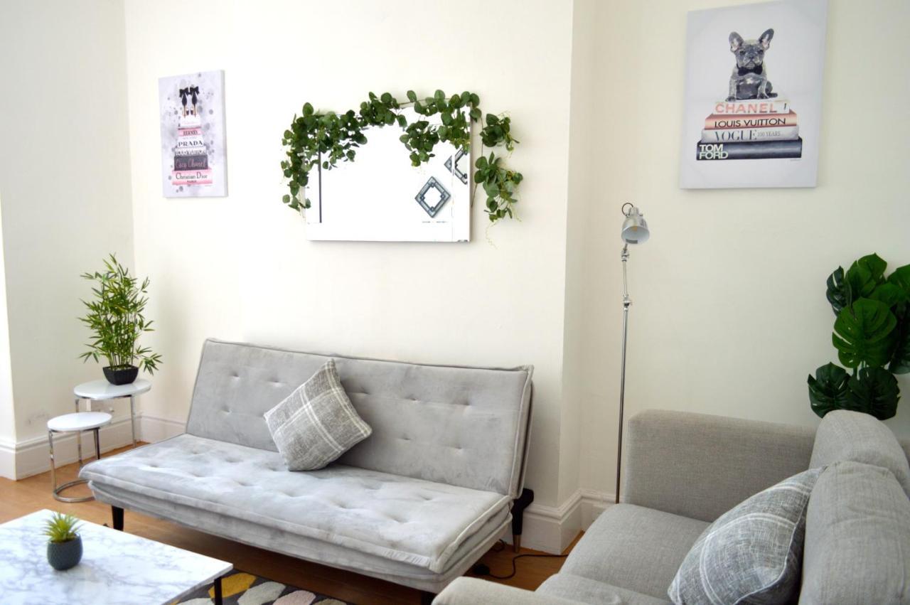 Beautiful Two-Bed Apartment With Driveway Parking Nottingham Buitenkant foto