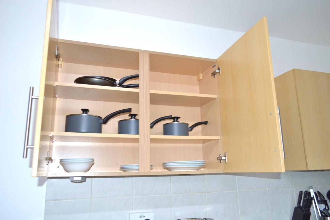 Beautiful Two-Bed Apartment With Driveway Parking Nottingham Buitenkant foto